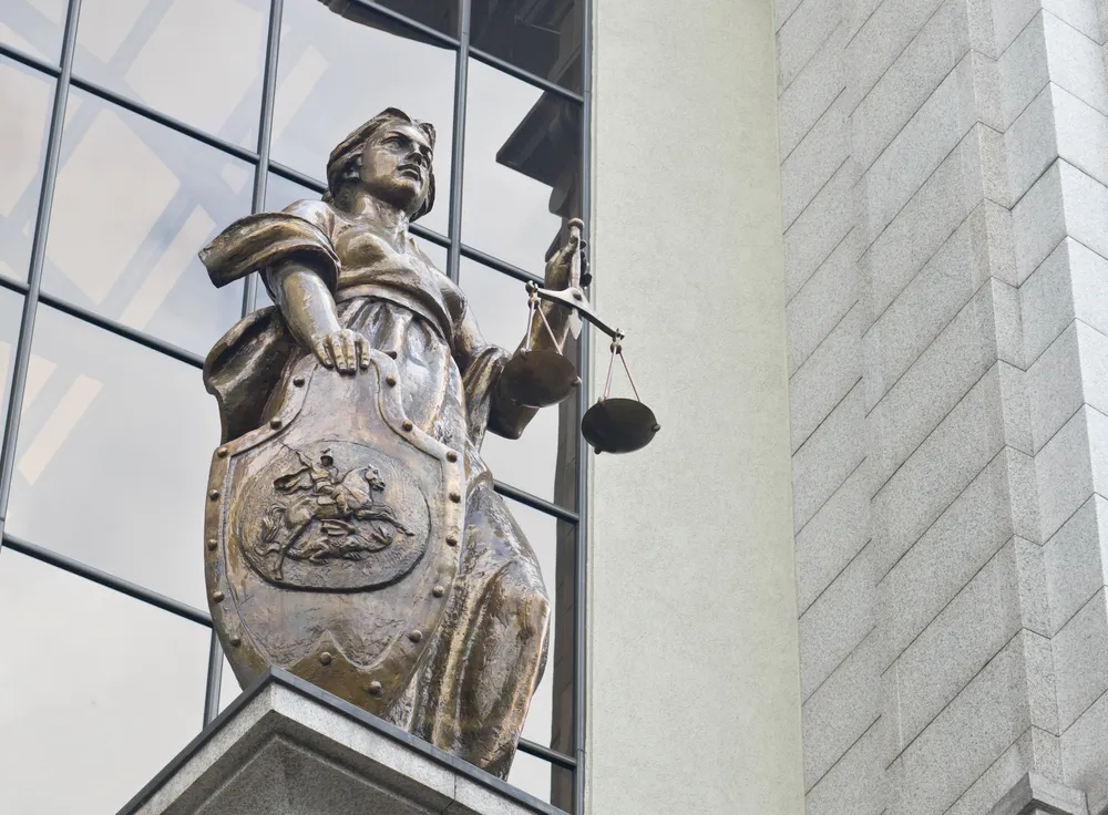Суд арестовал имущество фигурантов дела о хищении у Минобороны