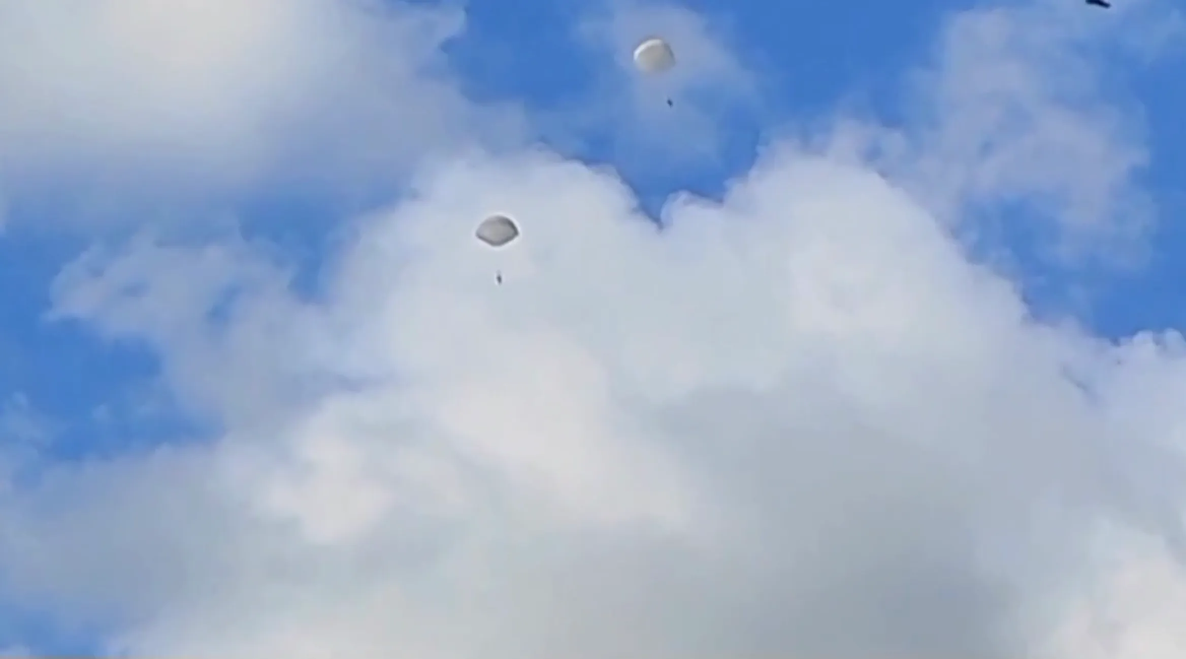 "Летела вниз с 800 метров": Россиянка выжила после неудачного прыжка с парашютом в день рождения