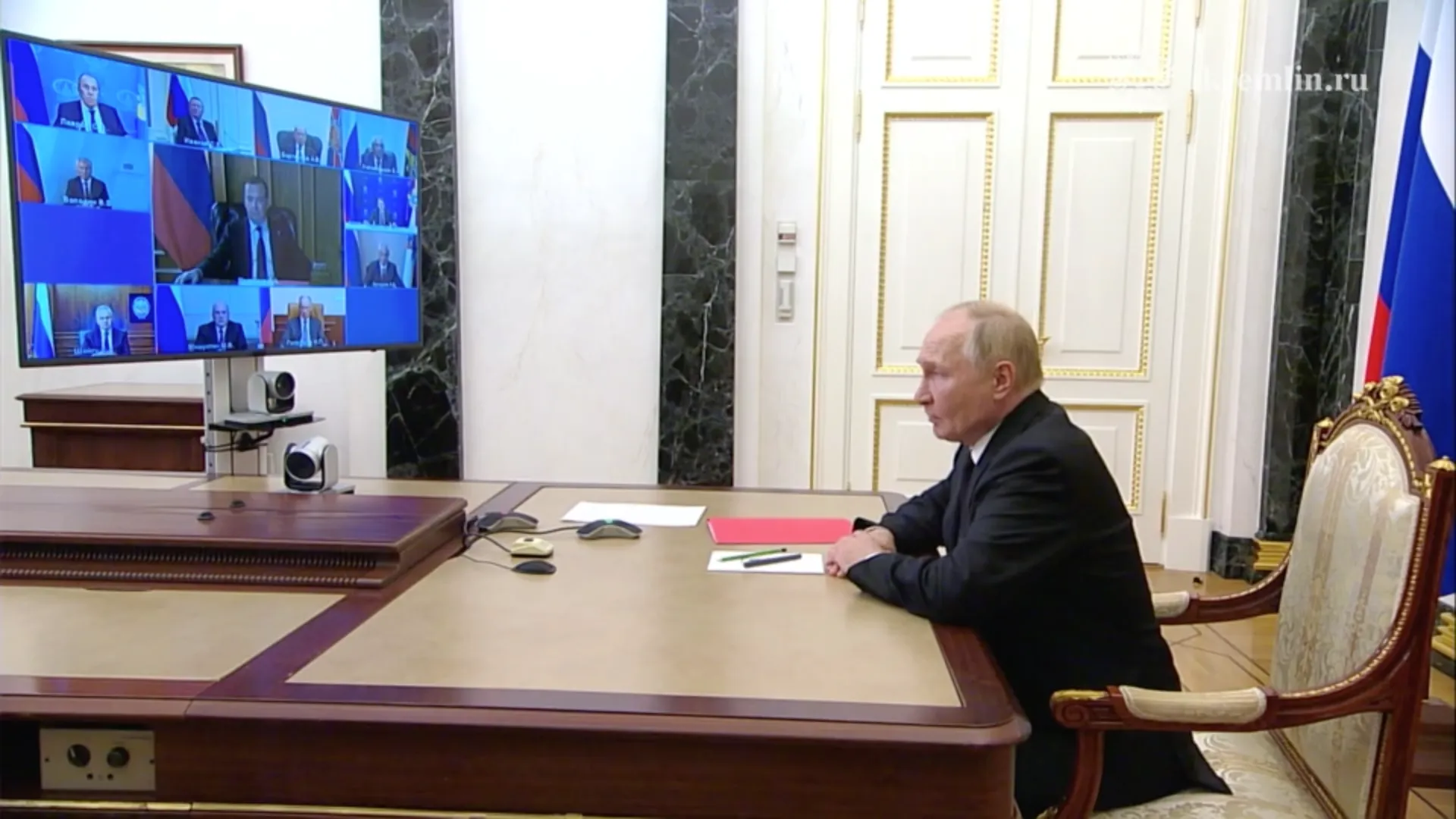 Путин собрал Совбез на оперативное совещание