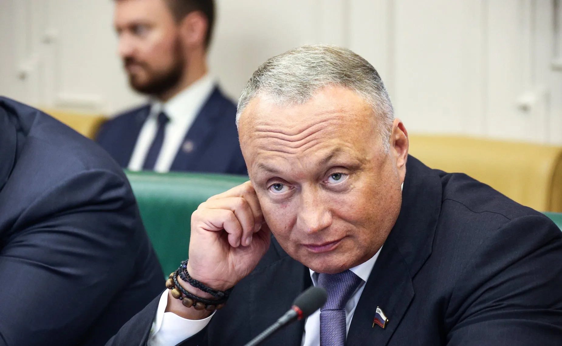 Задержанного сенатора Савельева подозревают в покушении на бизнес-партнёра