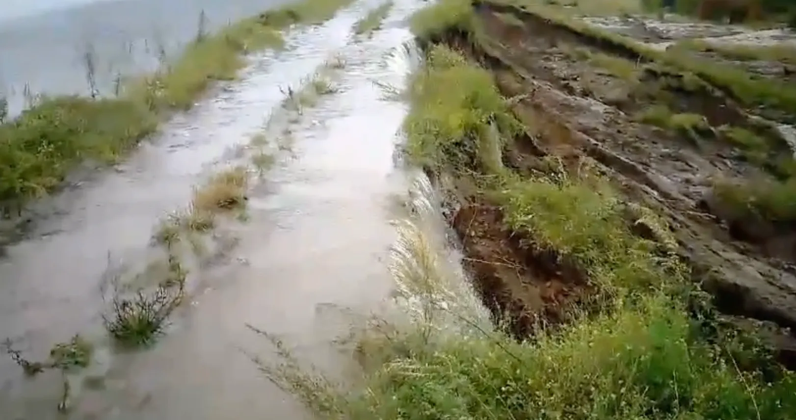 В Бурятии введён режим ЧС из-за перелива через дамбу водохранилища