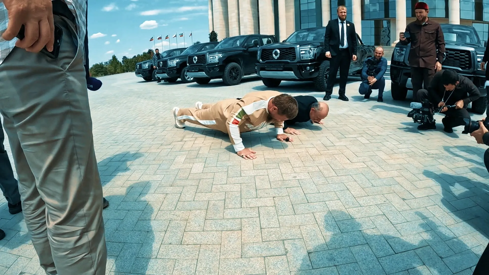 Кадыров опроверг слухи о проблемах со здоровьем, сделав 30 отжиманий на камеру