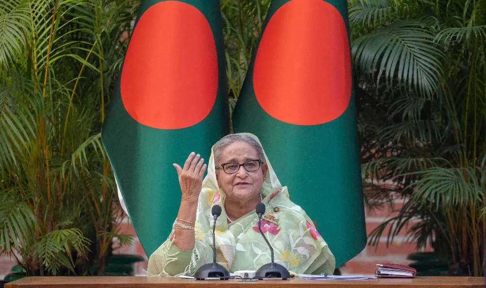 Премьер Бангладеш покинула дворец на фоне массовых протестов. СМИ сообщили об её отставке