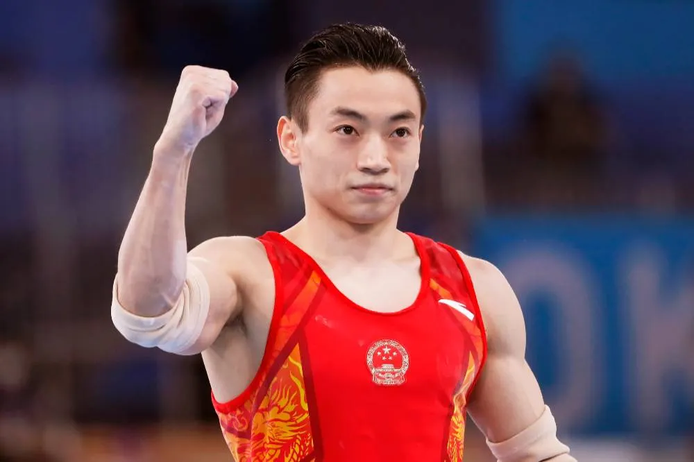 Гимнаст Цзинъюань из КНР победил в упражнении на брусьях на ОИ-2024 в Париже