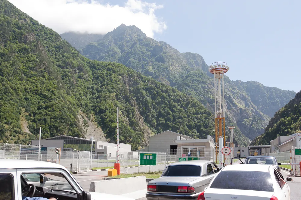 Федеральная таможенная служба перекрыла движение через Ларс в Осетии