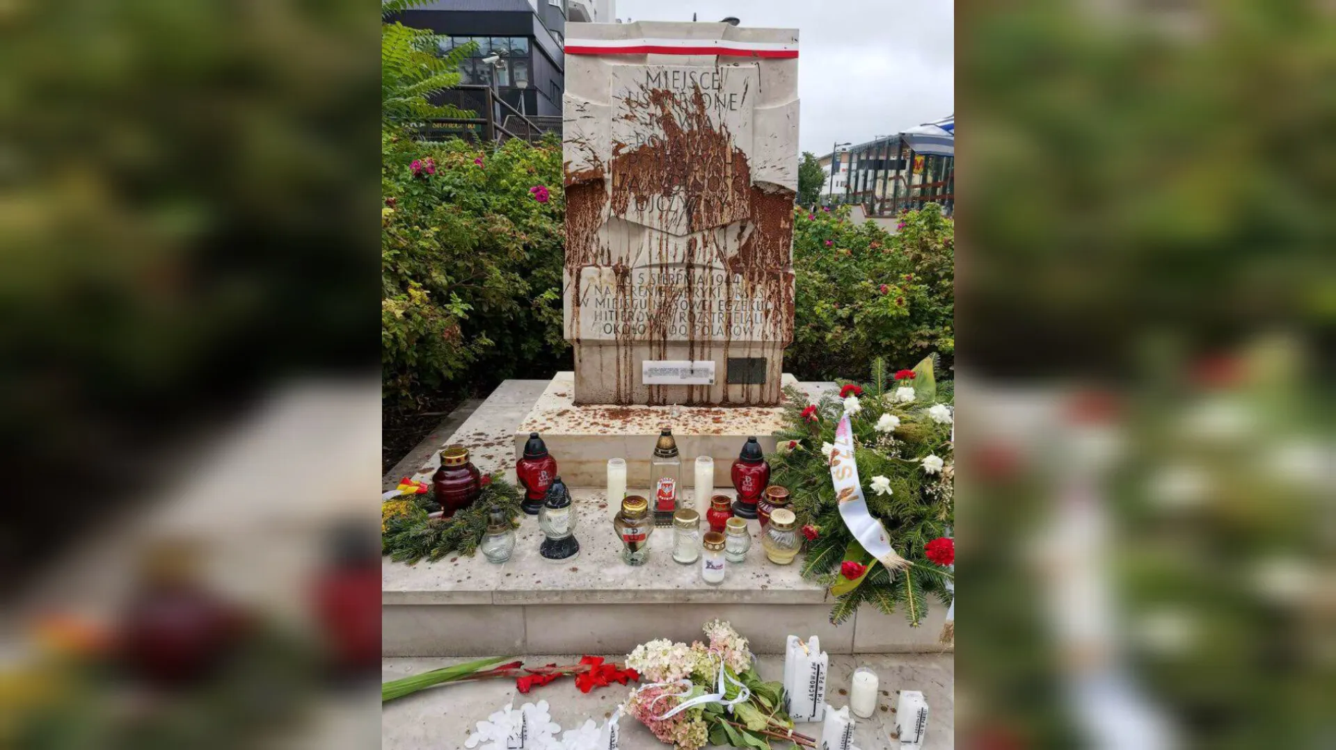 Вандалы осквернили памятник жертвам нацистов в Варшаве