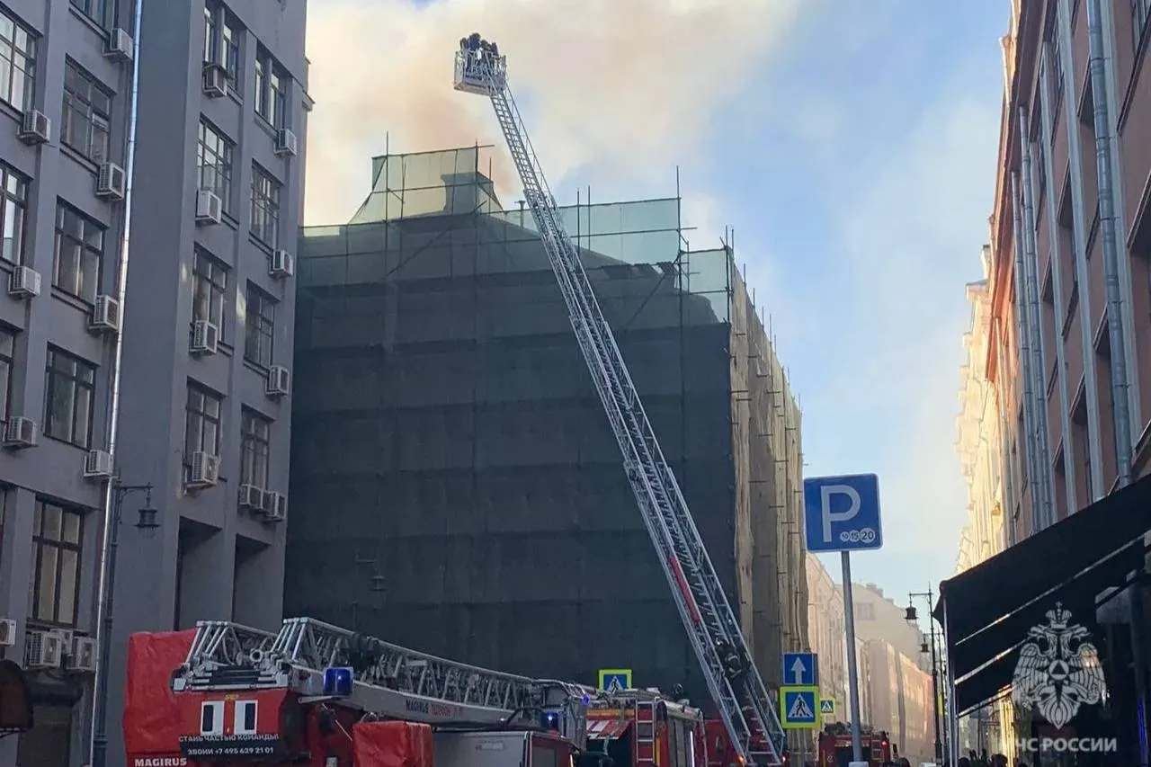 Пожар в историческом здании в центре Москвы полностью ликвидирован