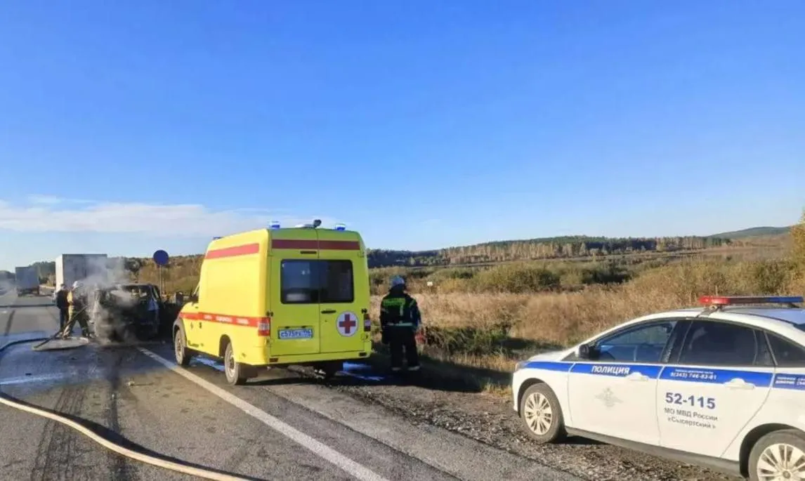 Шесть человек пострадали в ДТП с микроавтобусом в Свердловской области