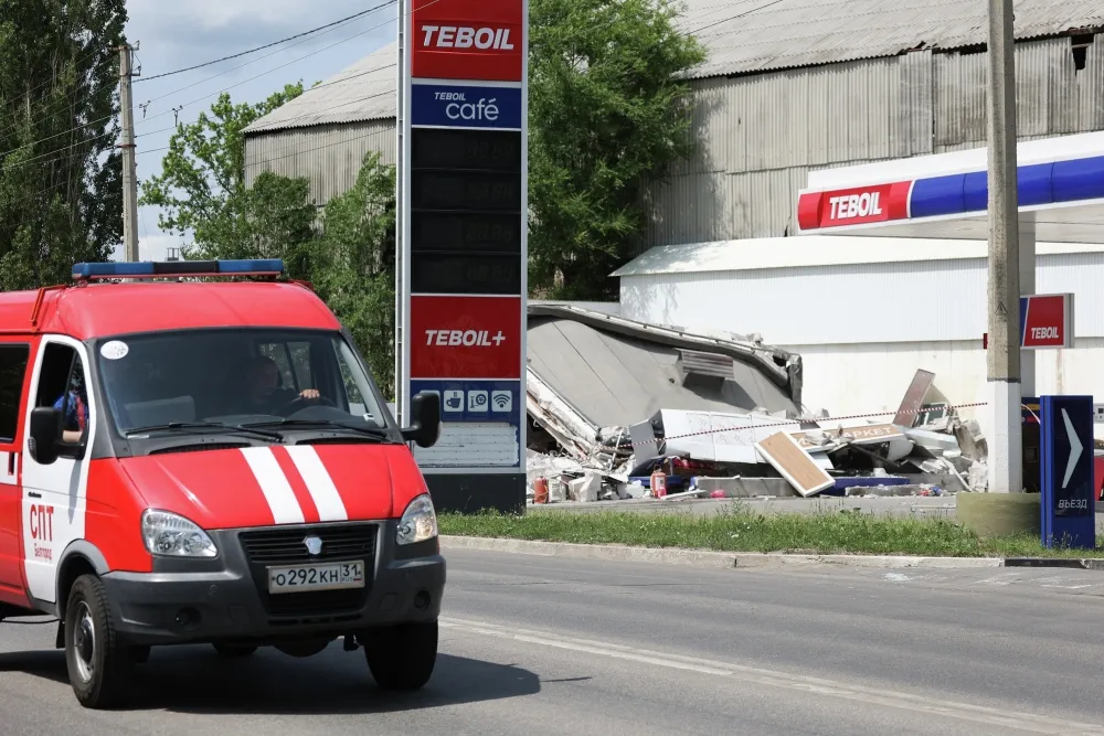 Новый удар ВСУ по Белгороду: Ракета повредила машины и вызвала пожар в посёлке