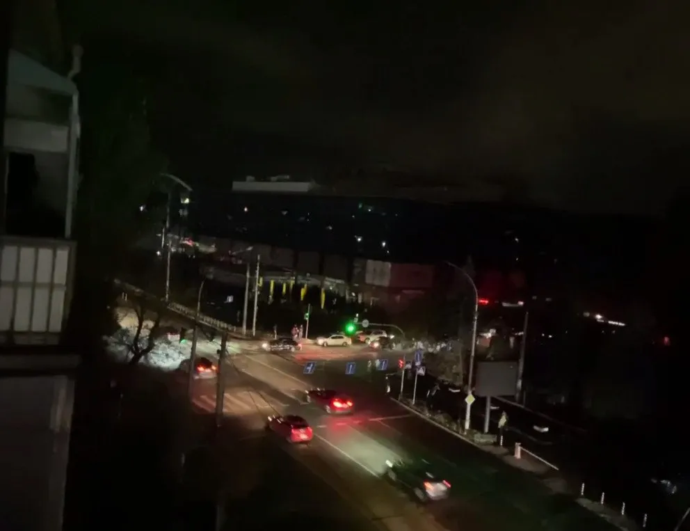 В двух областях Украины начались аварийные отключения света