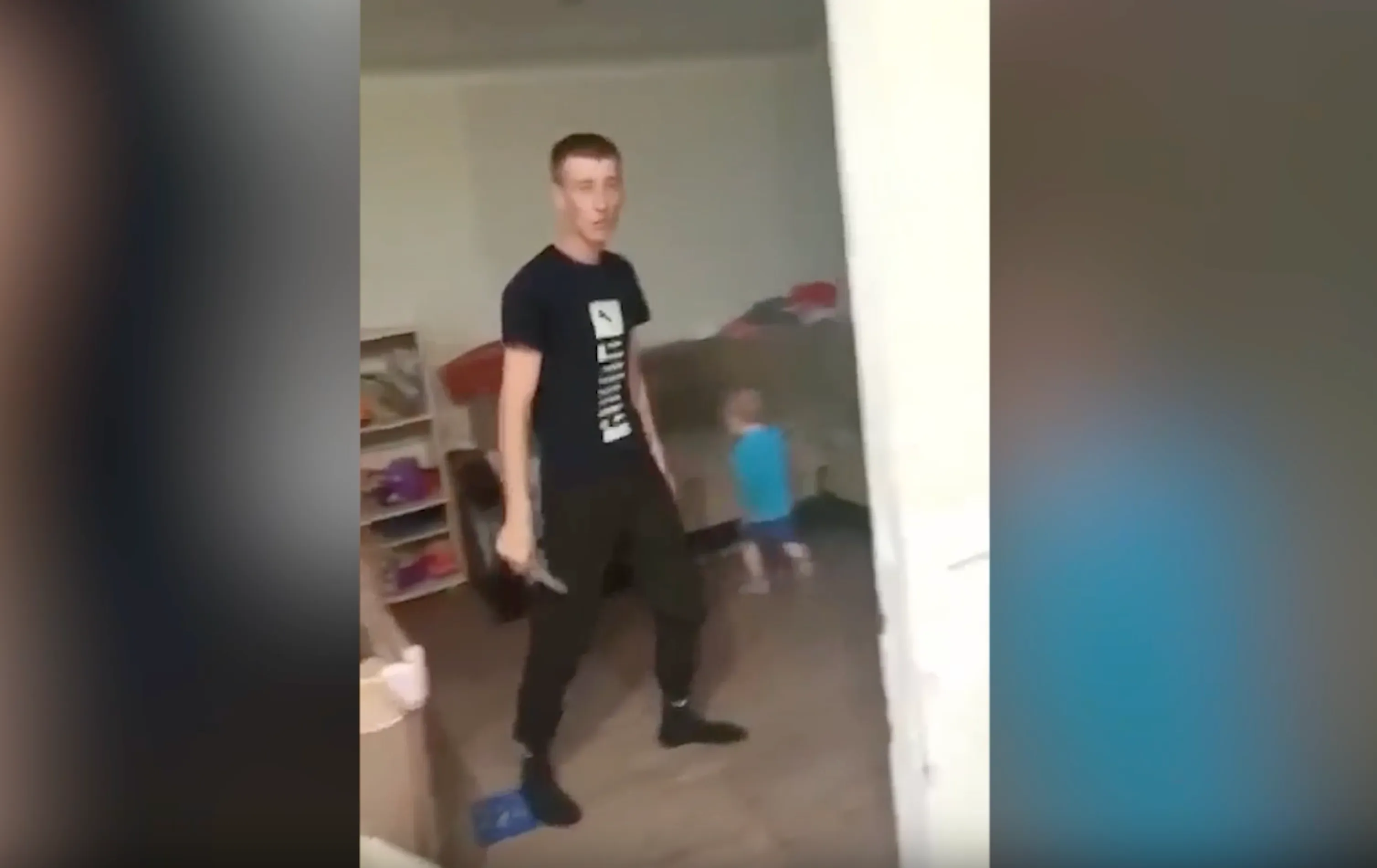 «Сейчас воткну!»: На Урале многодетный отец попал на видео с ножом, угрожая зарезать жену