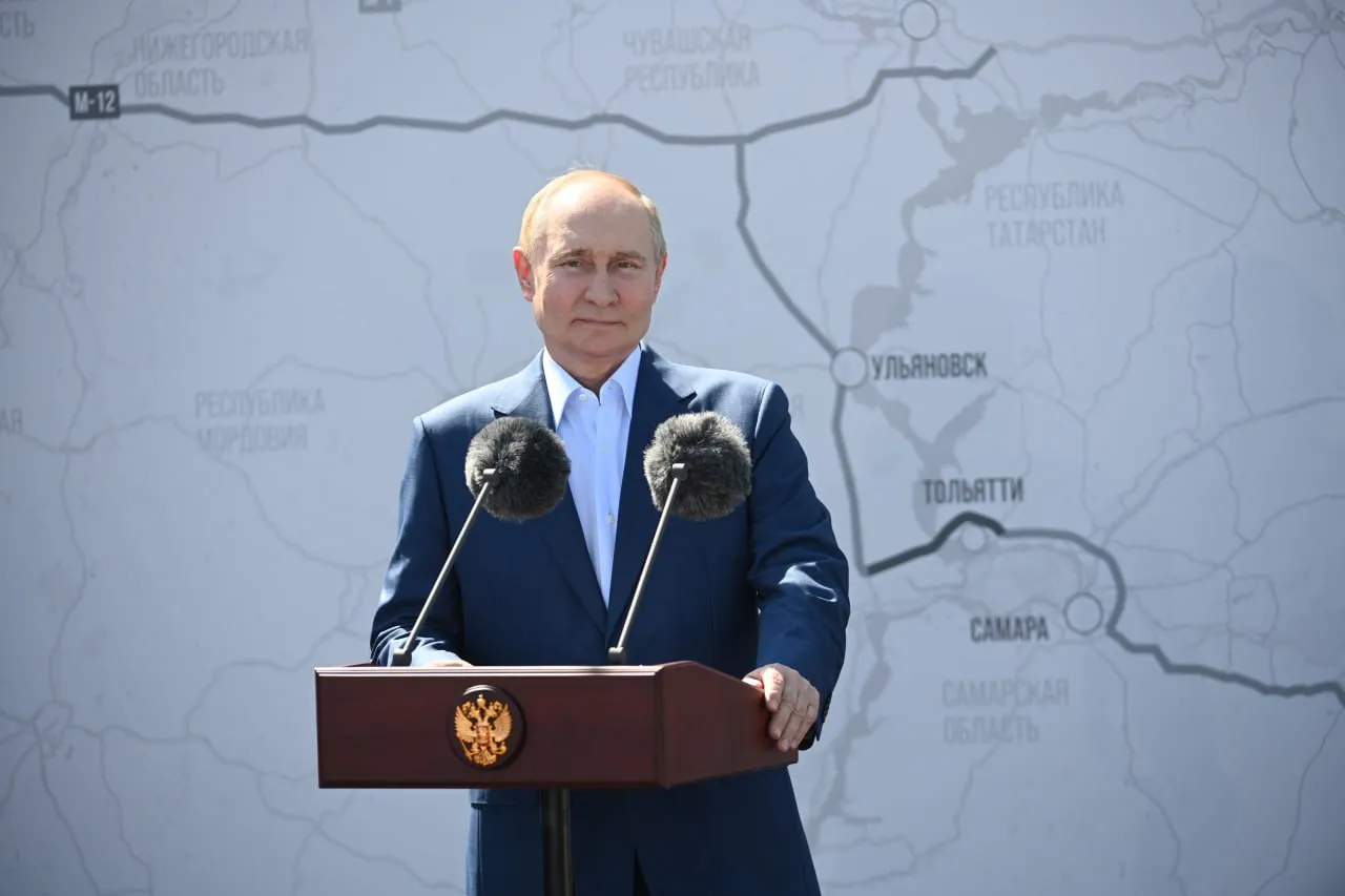 «Даже самого жалкого не называет»: В Кремле рассказали, как Путин относится к коллегам