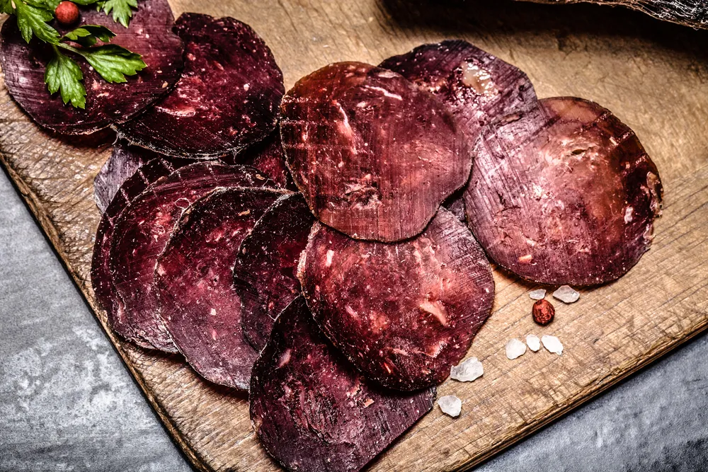 Россияне массово ринулись скупать конину на новогодний стол