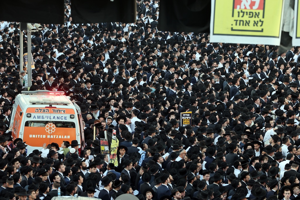 200 тысяч иудеев вышли протестовать против призыва в армию в Иерусалиме