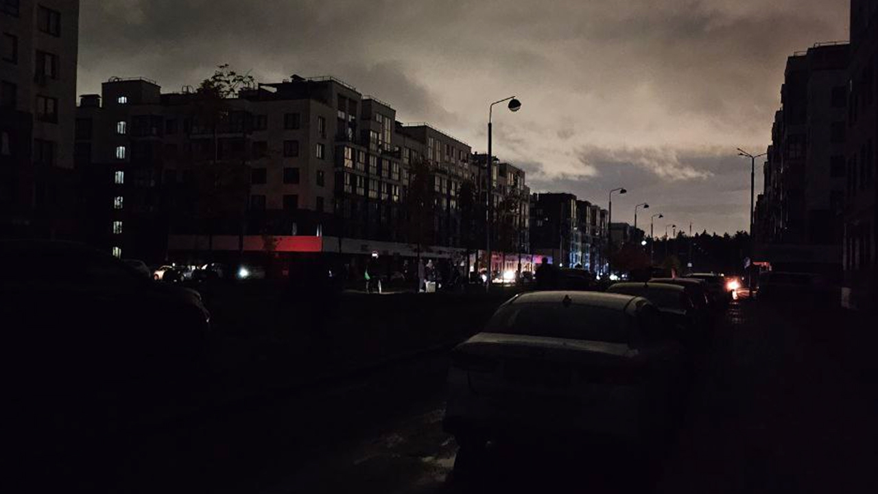 В Мытищах тысячи человек остались без света, воды и отопления