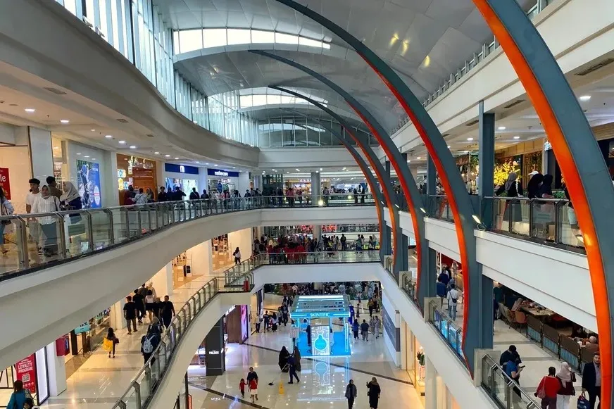 В Белгороде приостановили работу крупных ТЦ и рынков из-за атак БПЛА