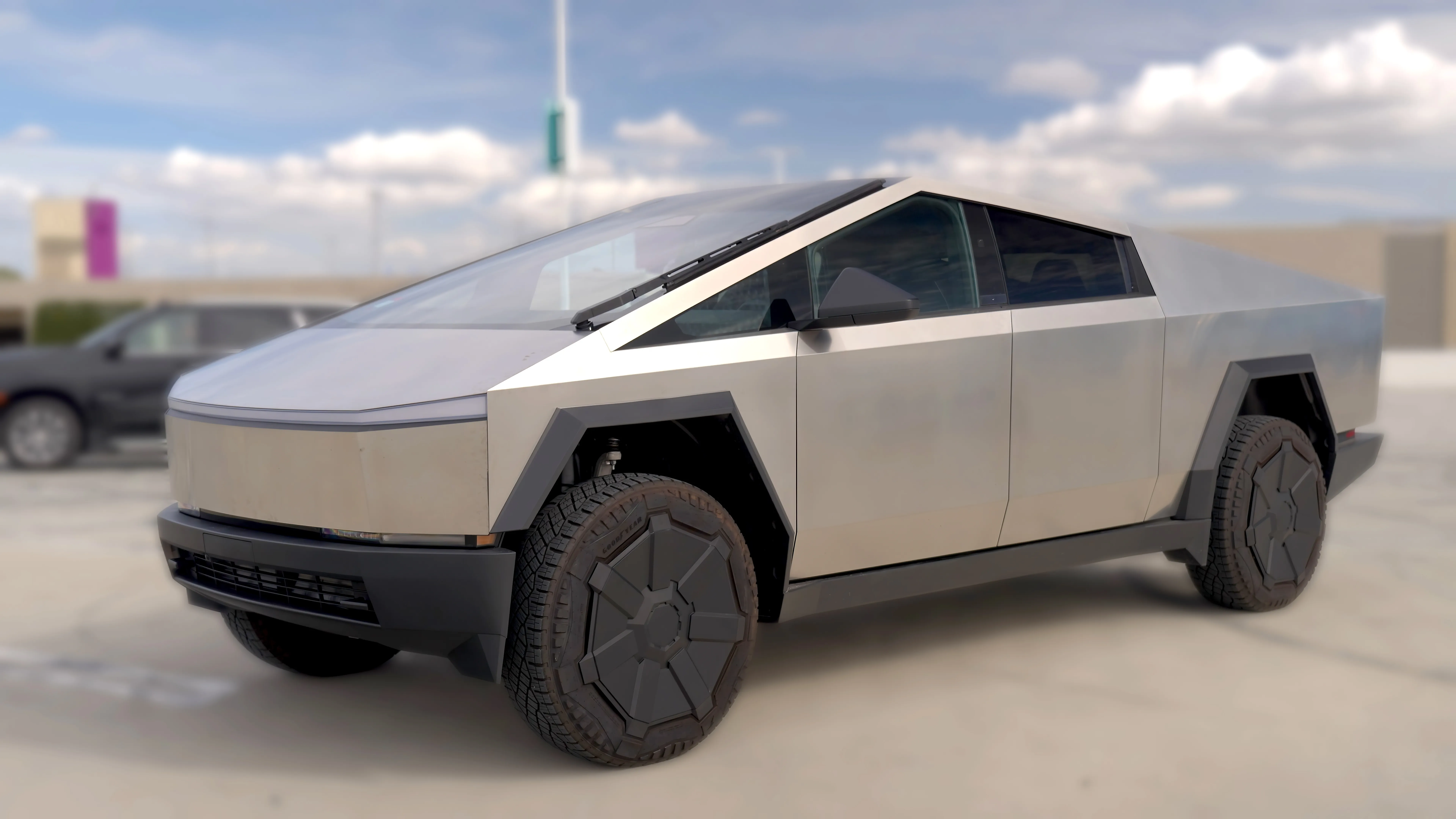 В США двое студентов погибли в горящем Tesla из-за отказа дверей после ДТП