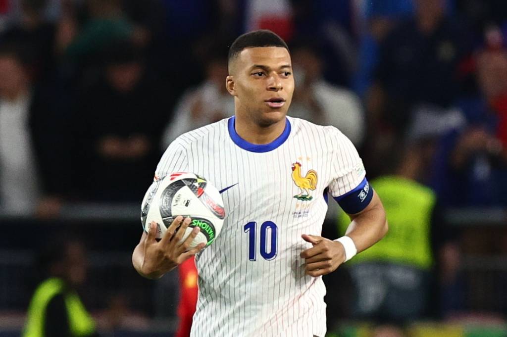 Болельщик «Реала» умер на трибунах, когда Мбаппе не забил пенальти «Барселоне»