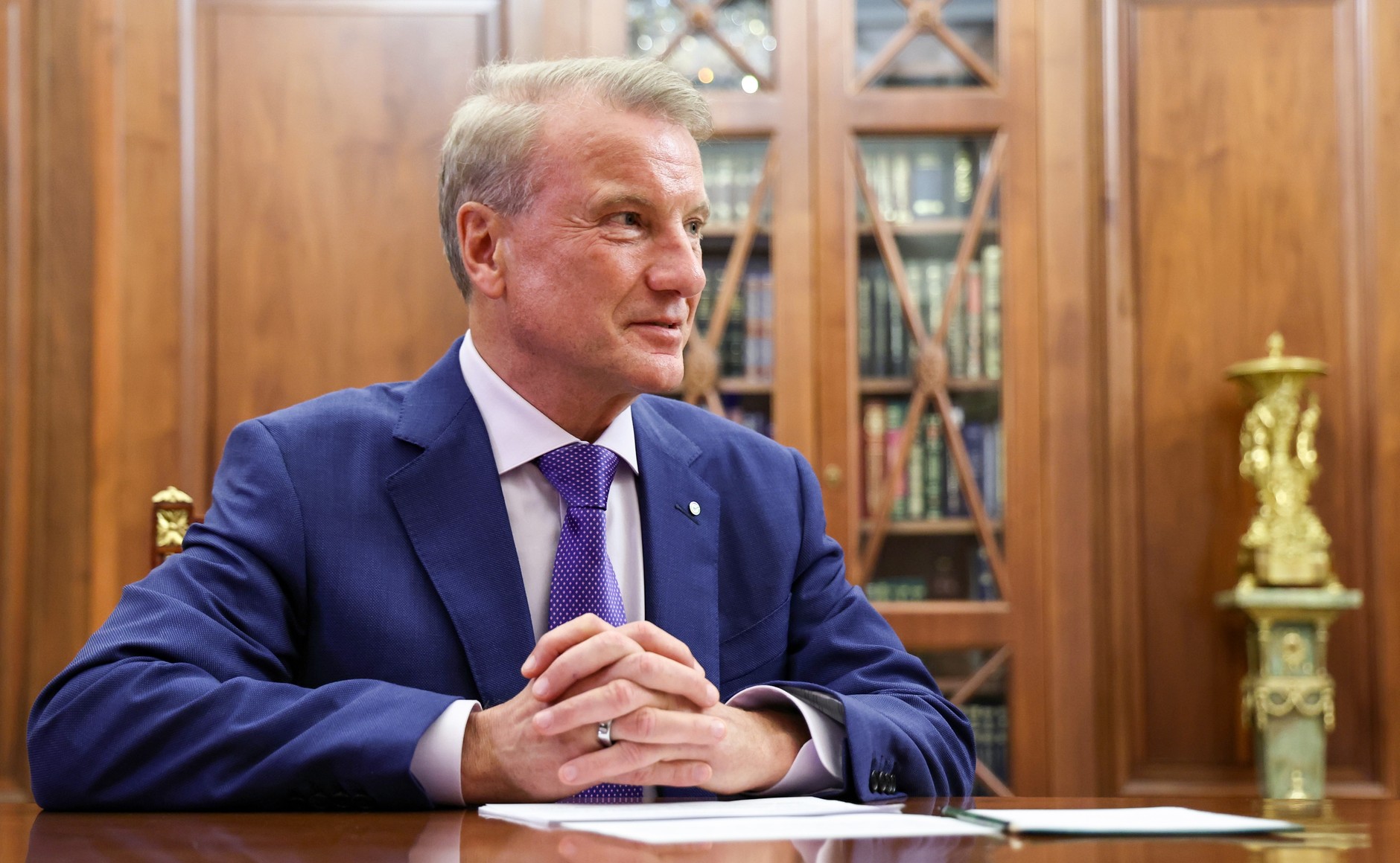 Греф пришёл на встречу с Путиным, надев умное кольцо 