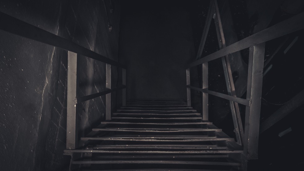 20 женщин провалились в подвал на похоронах в Чечне