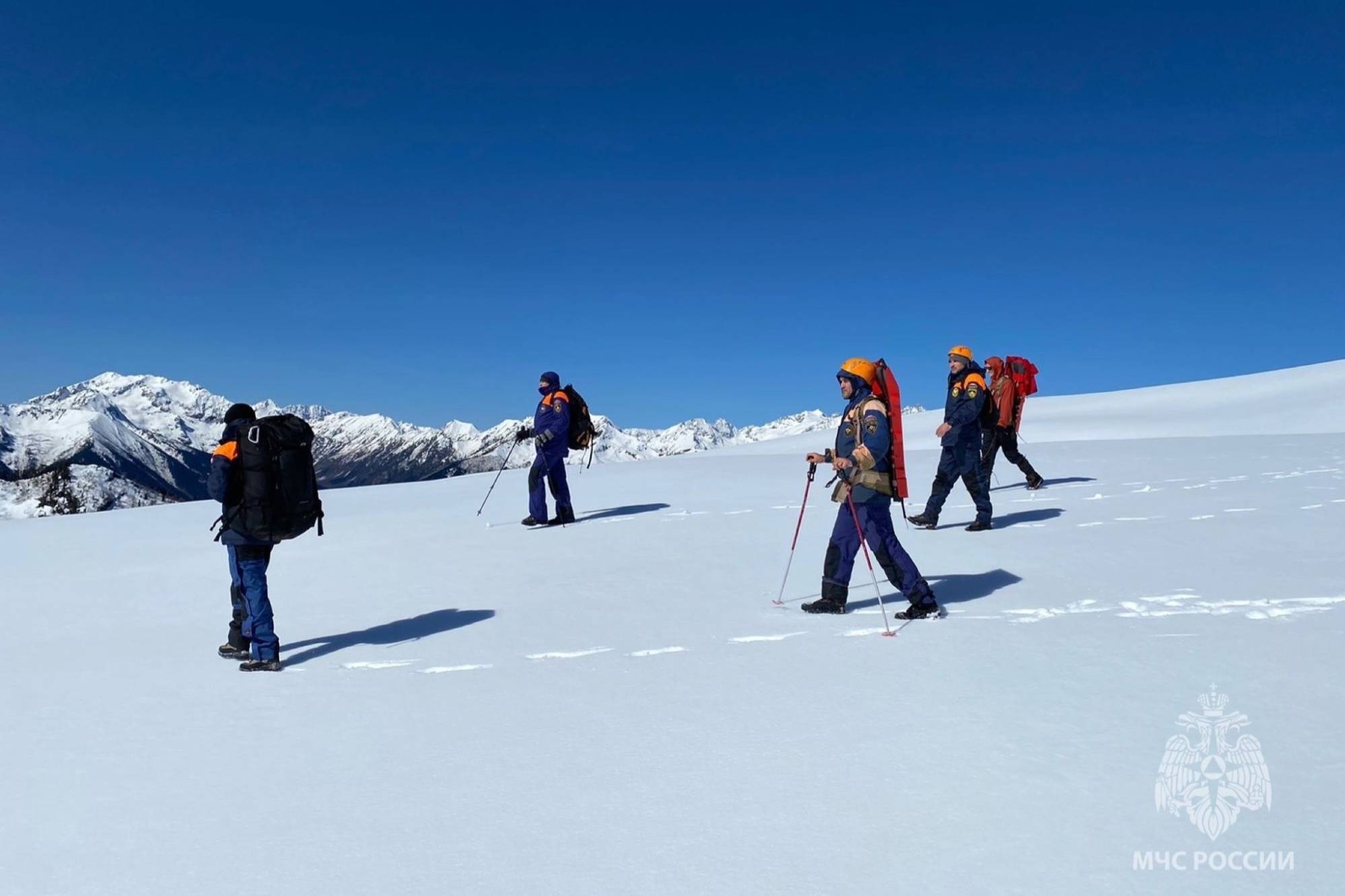 Спасатели эвакуировали упавших со склона в Махарском ущелье КЧР туристов
