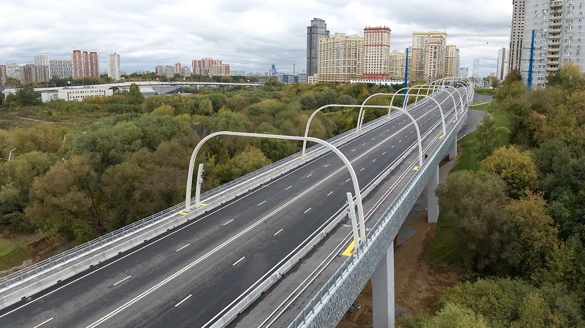 Центр Москвы снова открыли для проезда автомобилей