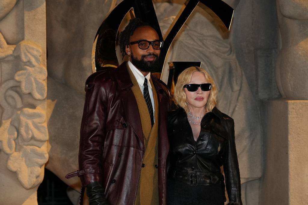 Мадонна выложила видео с «кольцом» из-за слухов о свадьбе с 29-летним бойфрендом