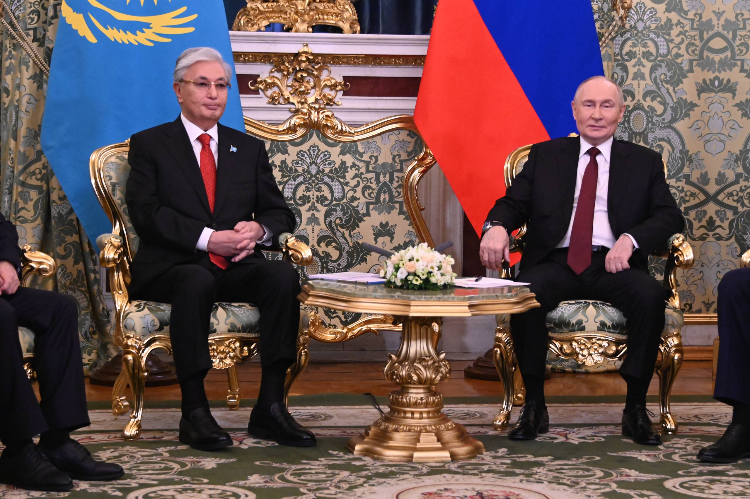 Путин удивил казахстанских артистов, назвав их словом «алтын»