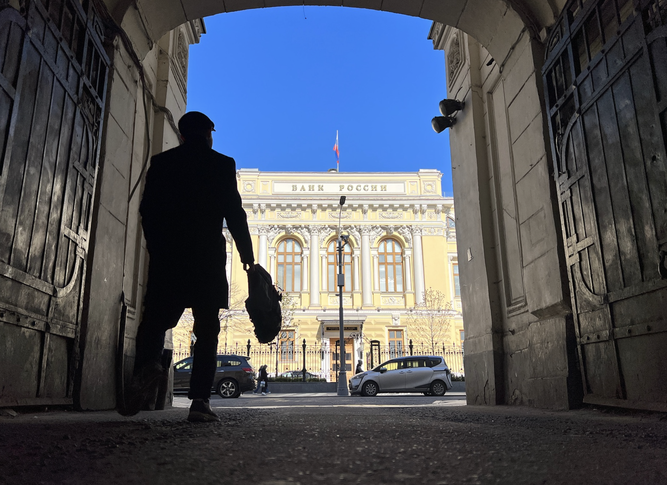 «‎Левая» карта, ₽200 тысяч: ЦБ разъяснил условия блокировки переводов россиян себе по СБП