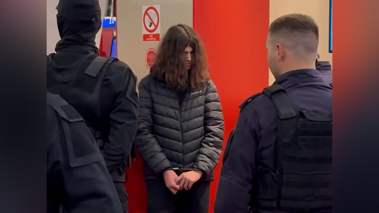 Подросток поджёг канистру с бензином и сорвал сеансы в московском кинотеатре