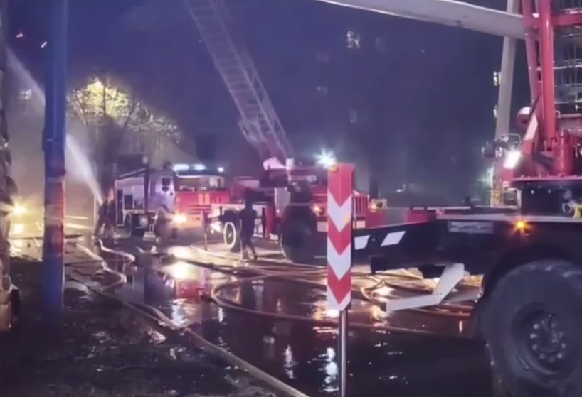 Крупный пожар в жилом доме в Оренбурге ликвидирован