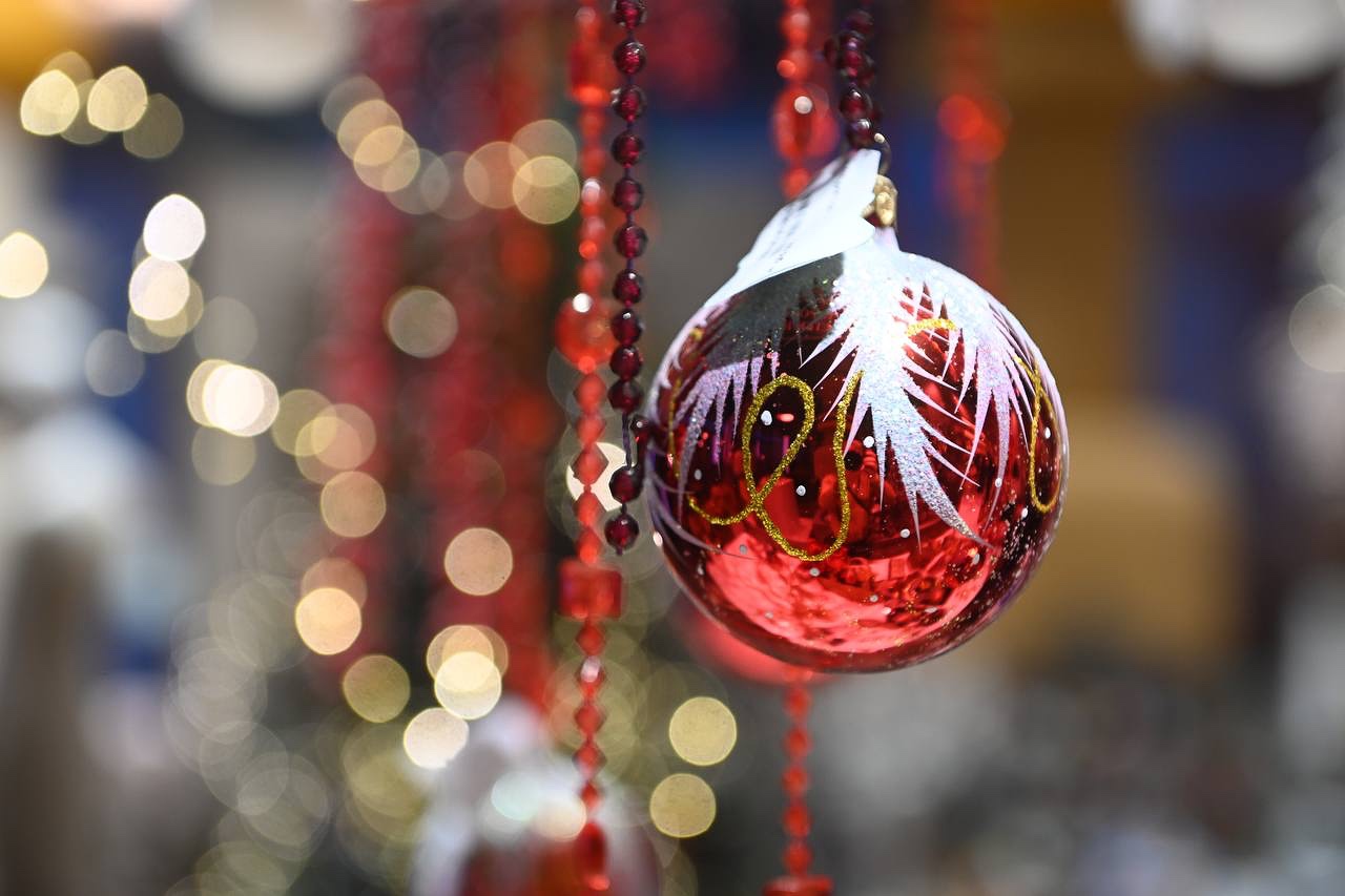 Украшение подъезда к Новому году может обернуться для россиян штрафом