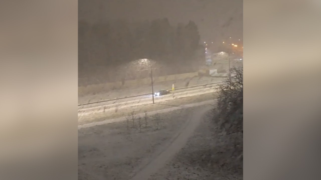 Сильный снегопад обрушился на Петербург и Ленобласть