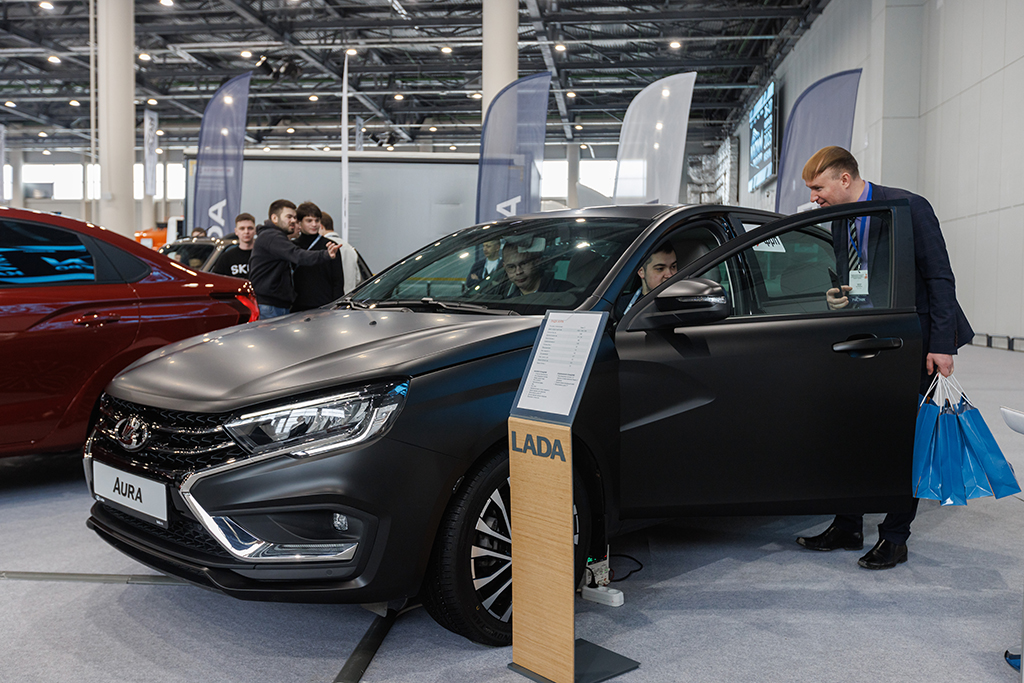  «АвтоВАЗ» продал более 1000 машин Lada Aura с начала года
