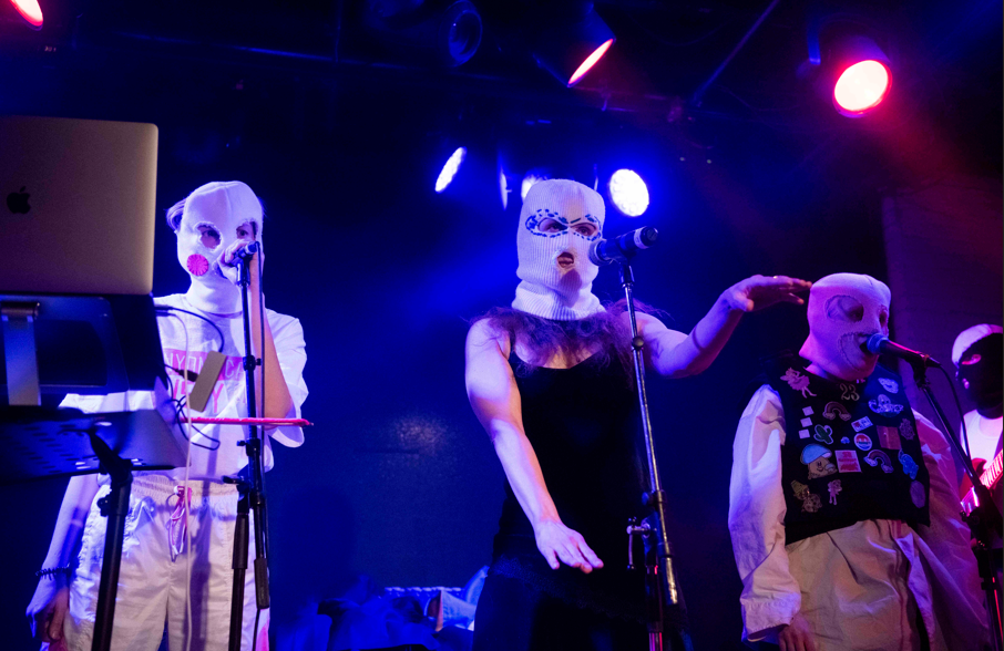 Мосгорсуд рассмотрит жалобы участниц Pussy Riot на приговор о фейках о ВС РФ