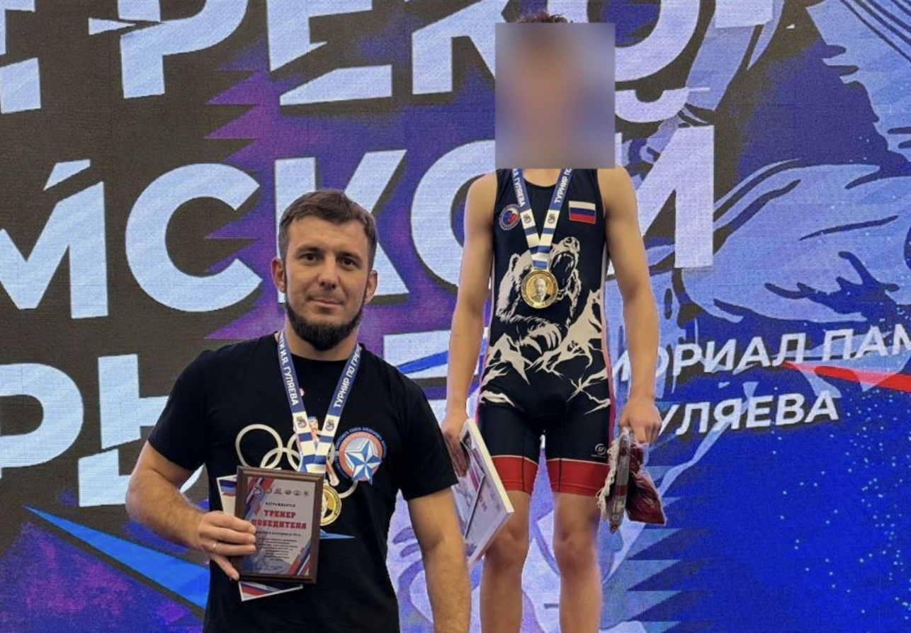 Таскал за волосы, разбил бутылку о голову: Тренер из Бийска избил двух девушек в ночном клубе