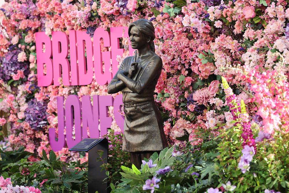 В Лондоне установили бронзовую статую Бриджит Джонс