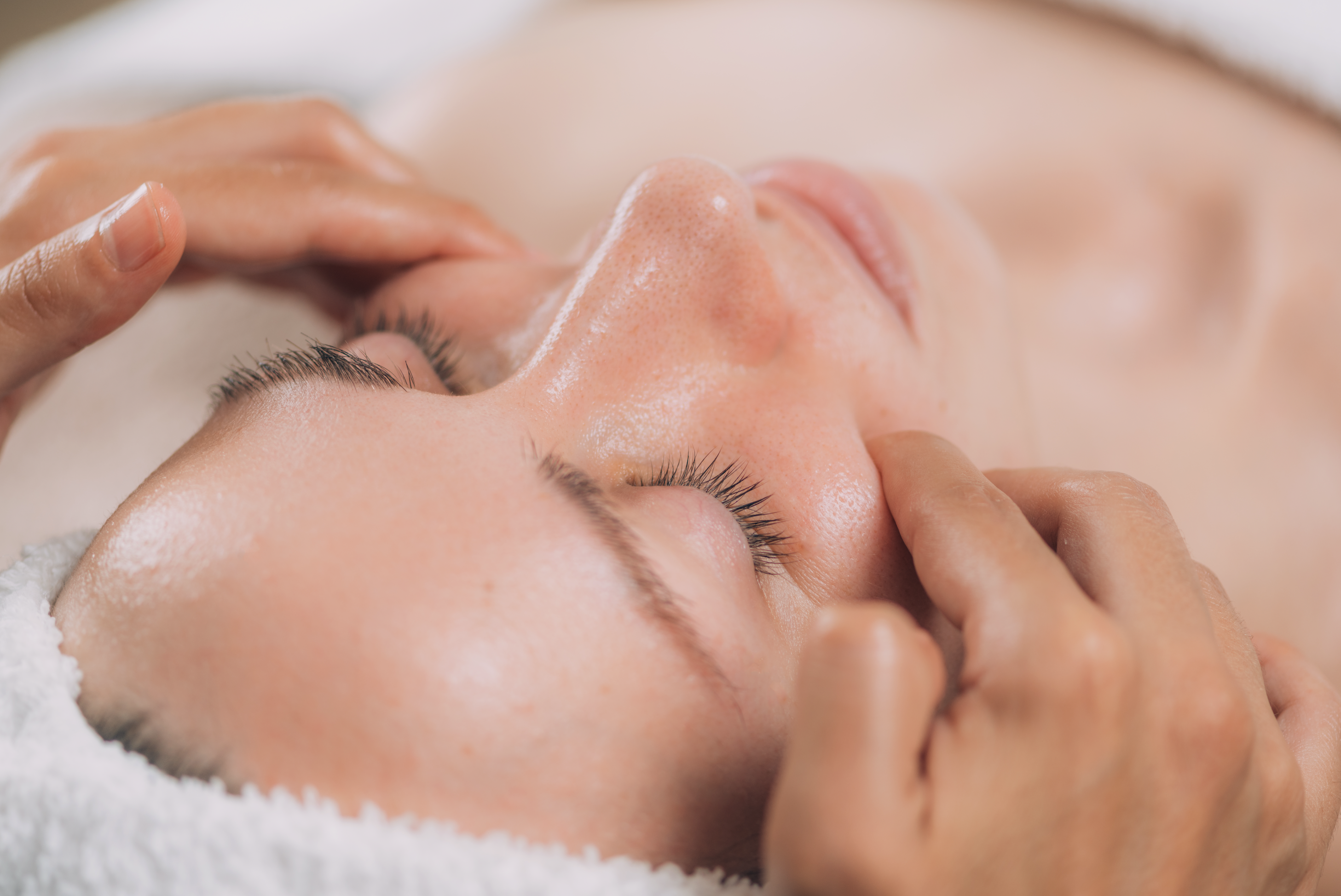 Тяжёлая форма акне возникла у россиянки после лицевого массажа