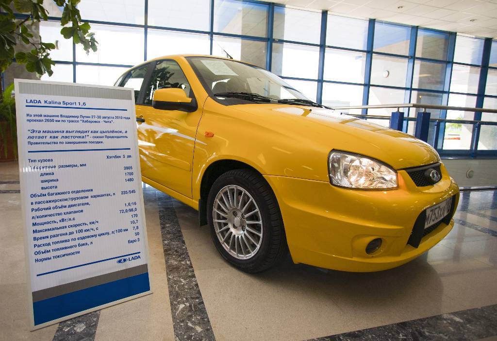 Peskov o usodi Putinove Lade Kaline: Avtomobil je postal talisman cestne industrije