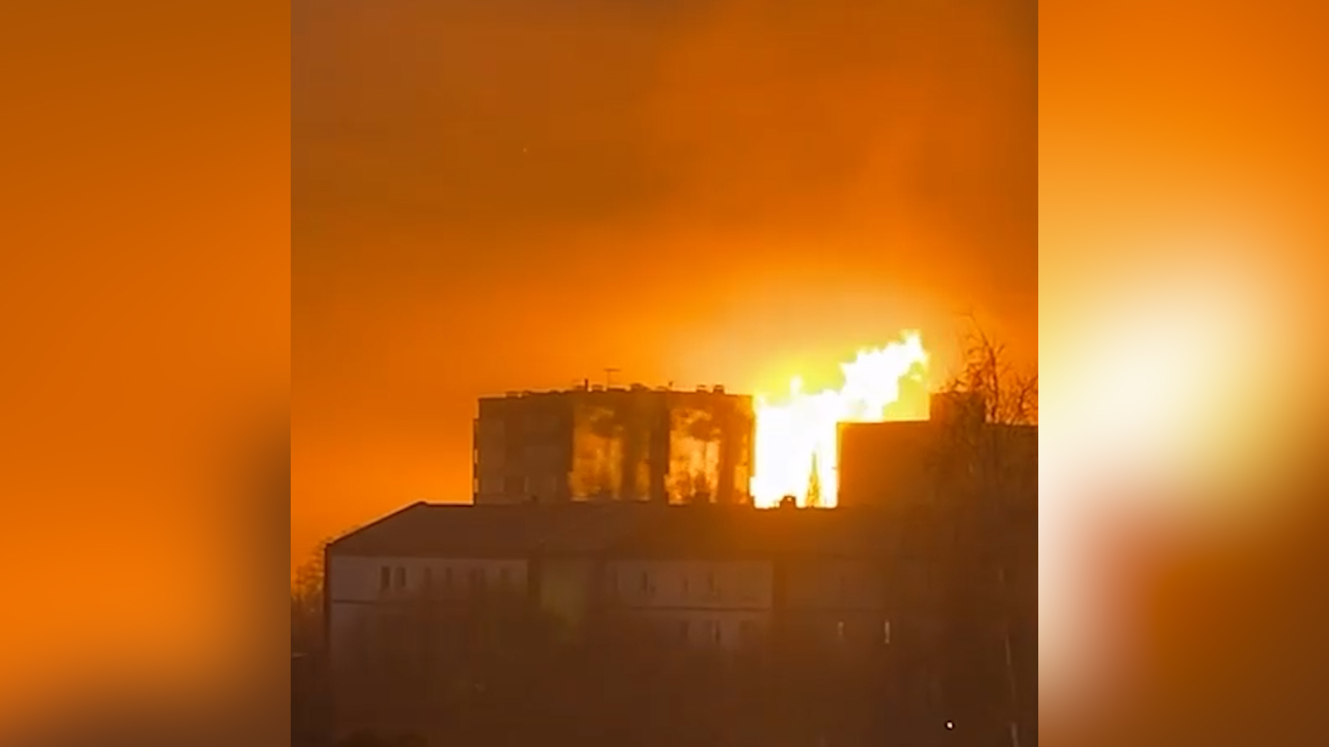 В омском посёлке Ростовка вспыхнул пожар после утечки из газопровода