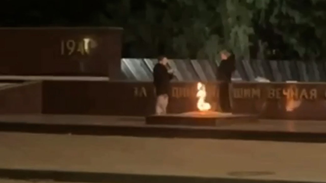 V Ust-Labinsku sta najstnika pekla hrano na Večnem ognju