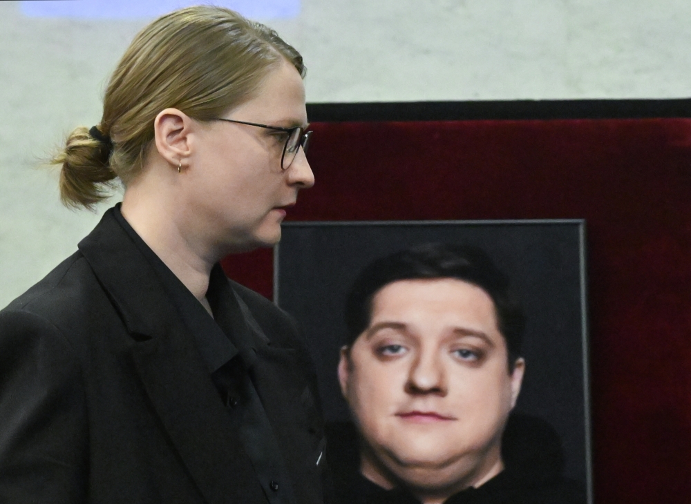 Вдова Романа Попова продаёт единственный дом за 52 млн рублей после смерти актёра