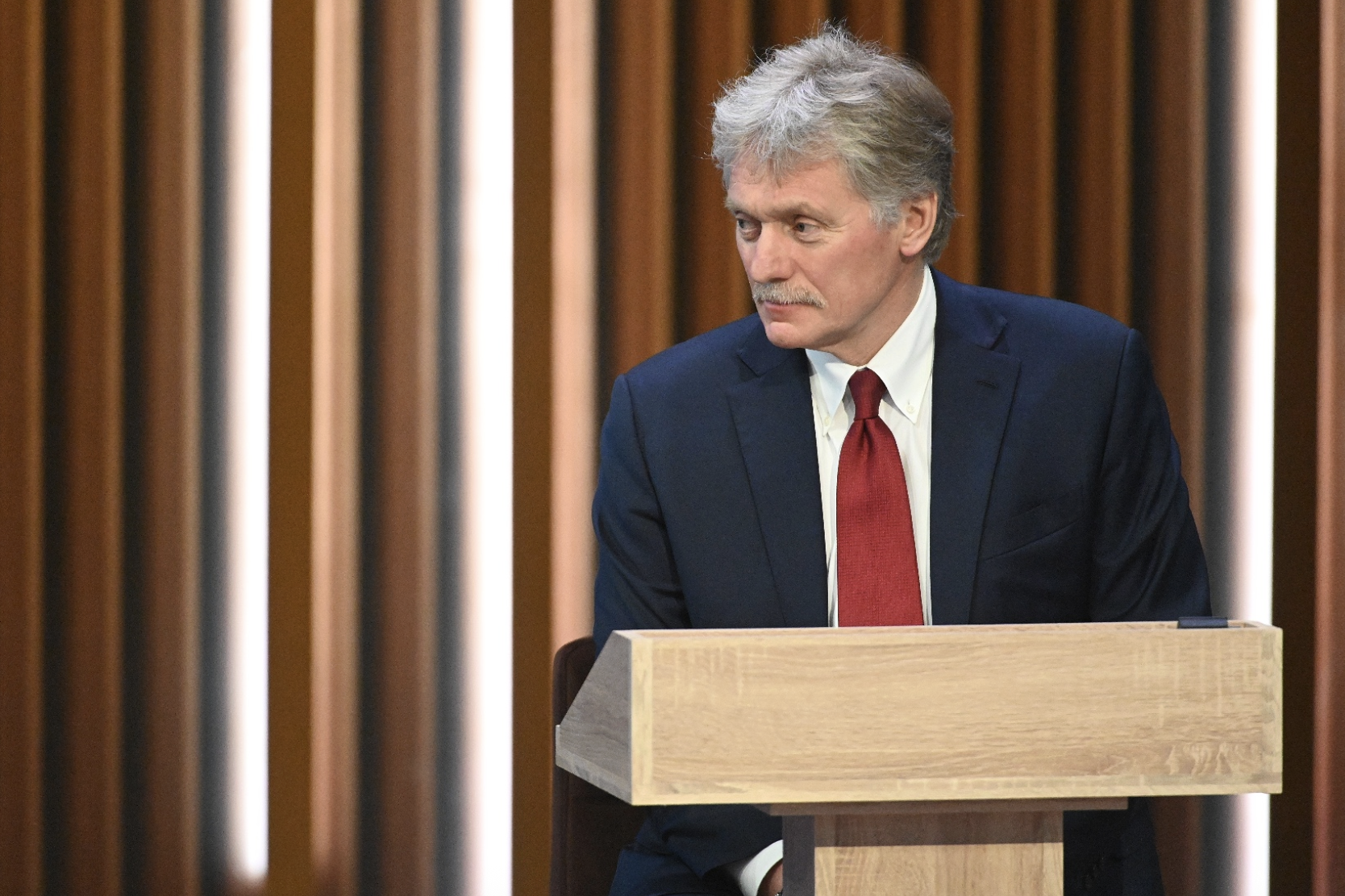 Песков заявил, что Россия остаётся открытой к переговорам с Украиной