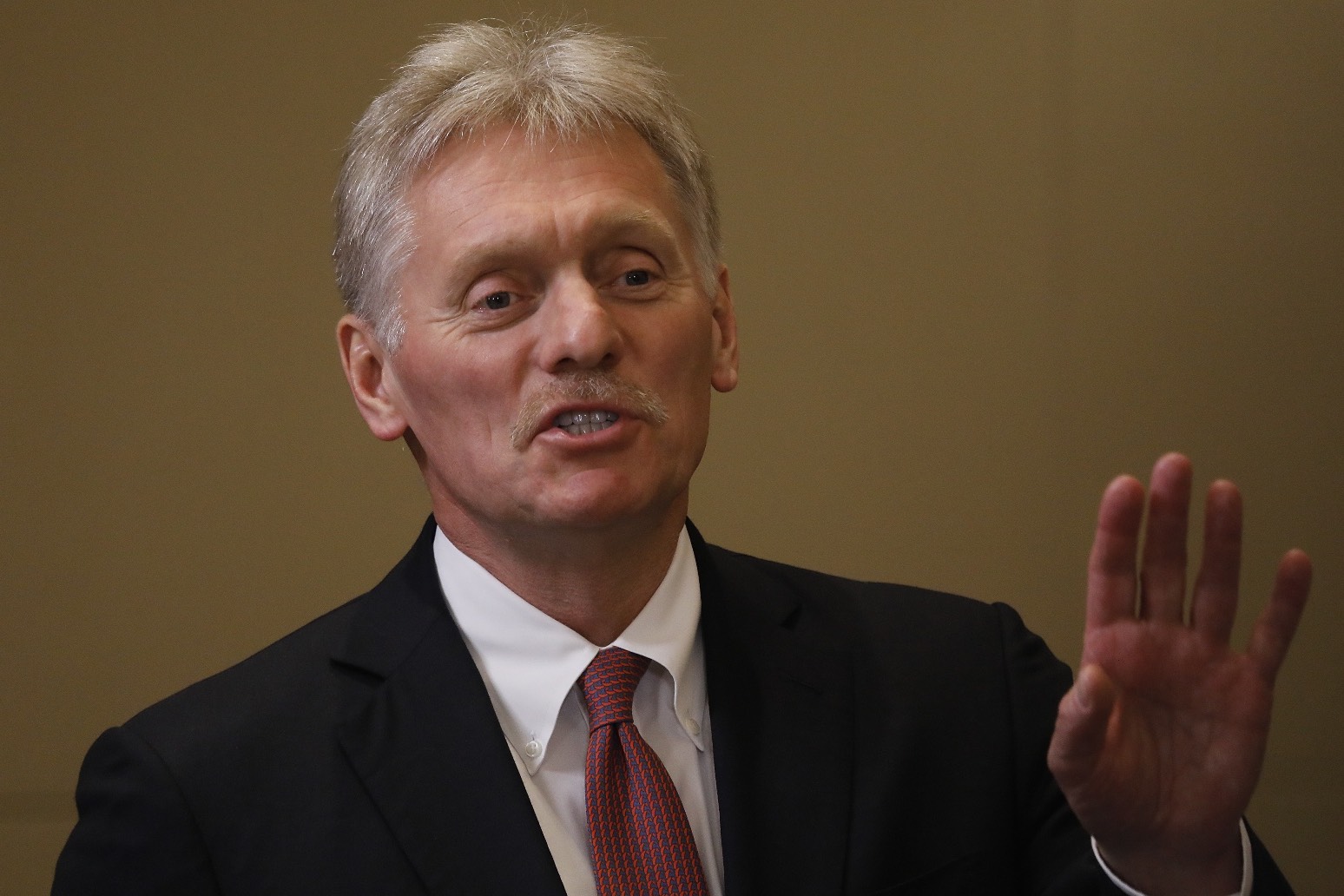 Песков: В Европе десять раз подумают, отправлять ли Киеву «хоть копейку» из-за скандала