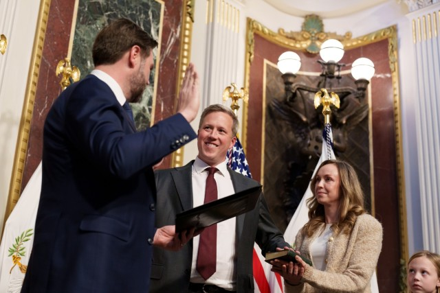 США направили в Киев армейскую делегацию во главе с министром Дрисколлом