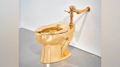 Золотой унитаз «Америка» продали на аукционе за 12,11 млн долларов