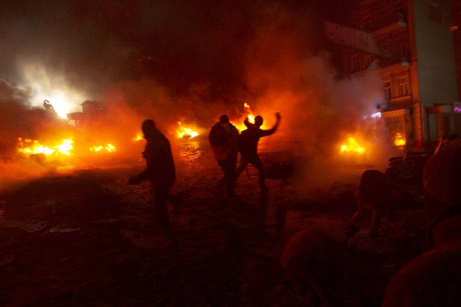 Вучич обвинил протестующих в атаке на лагерь сторонников власти у Скупщины 