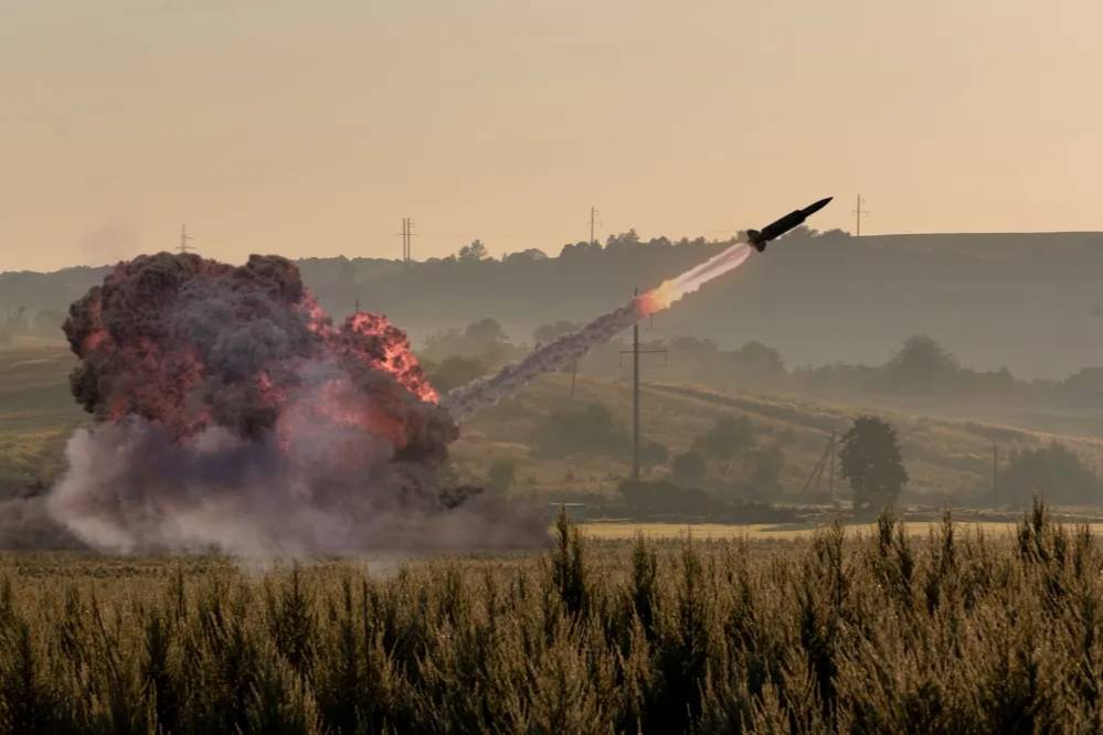 Глава МИД Украины захотел остановить Россию при помощи «дальнобойной силы»