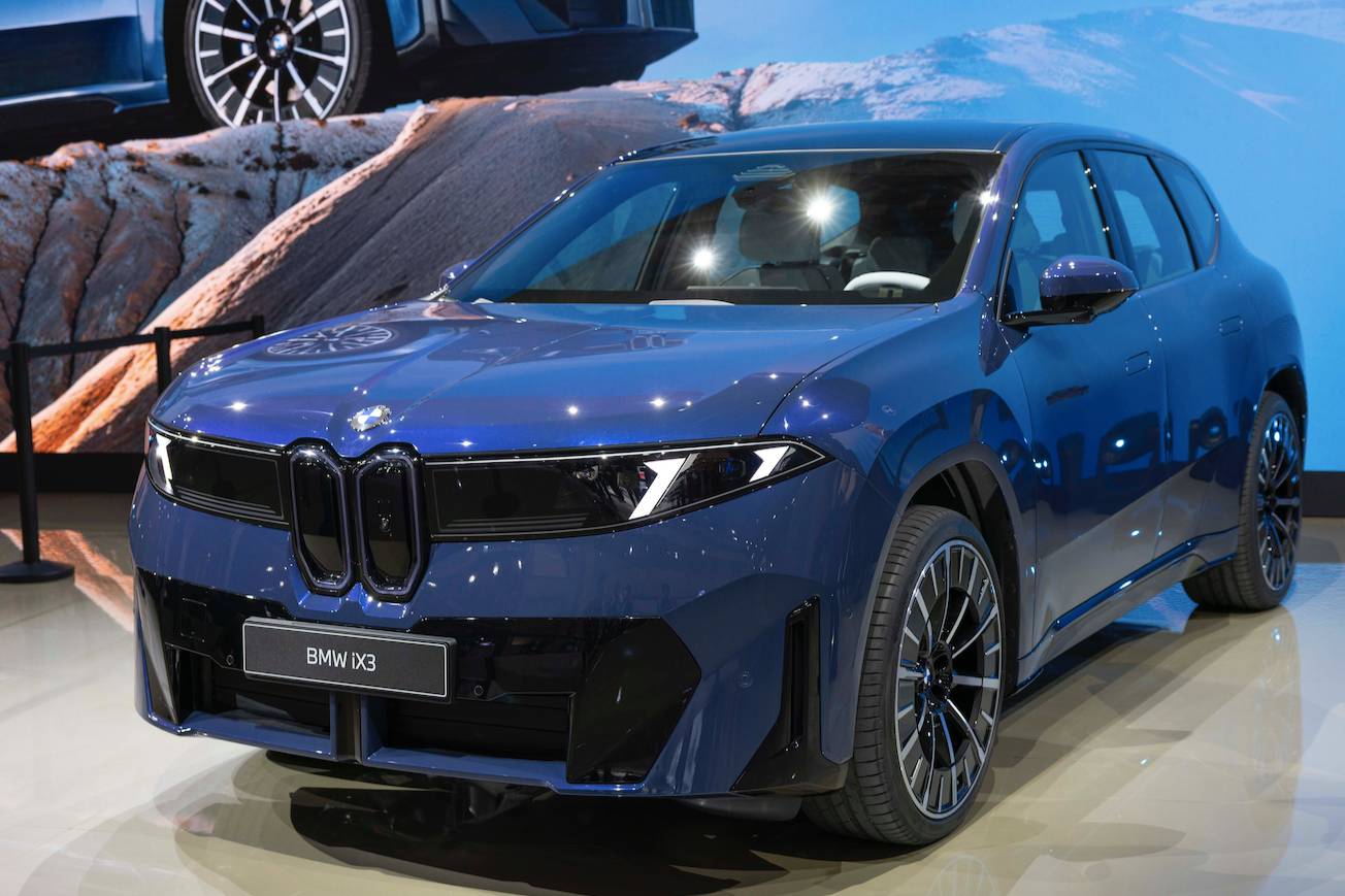 BMW представила второе поколение электрического кроссовера iX3