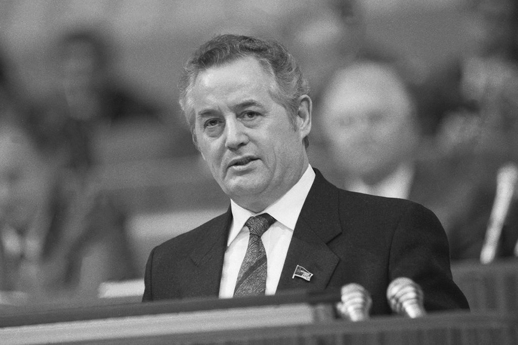 Бывший главный редактор «Известий» Иван Лаптев умер в 91 год